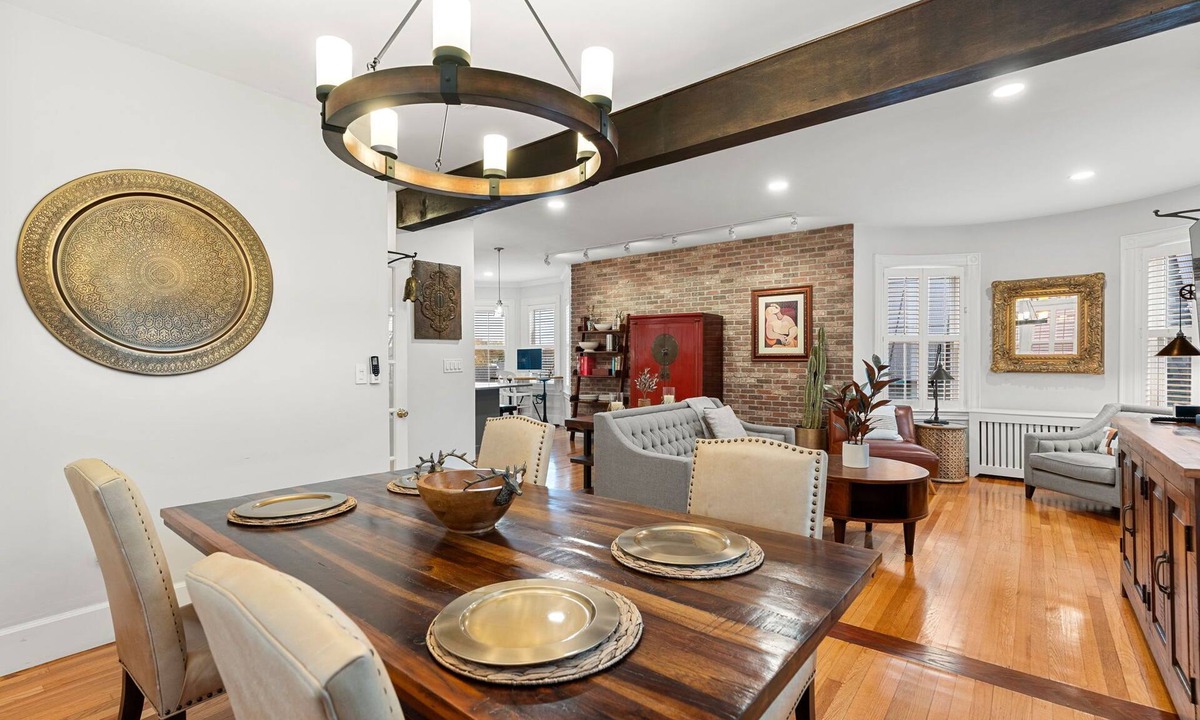 St. Marks Condo | 🎖The Ashmont Suite - Close to Subway + Downtown🎖