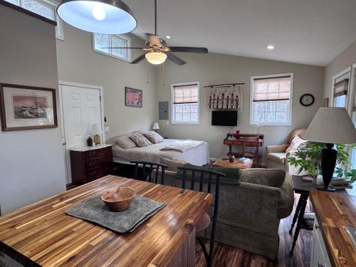 Baxter House | The Askin Anchor at Center Hill Lake B