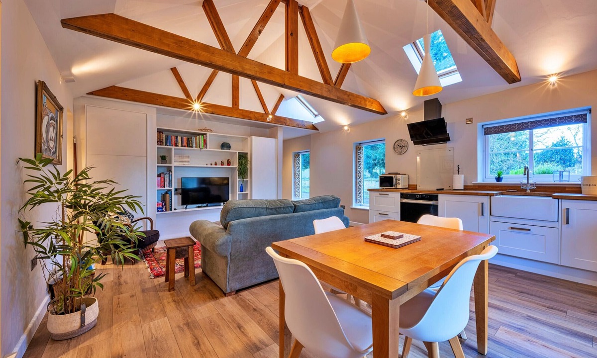 Sleaford Cottage | The Asparagus Shed