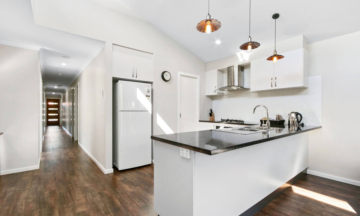 Sale Hotel | The Aspen & Apartments