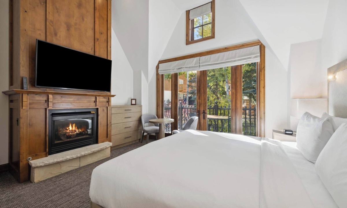 Downtown Condo | The Aspen Mountain Residences 42A - Studio Residence