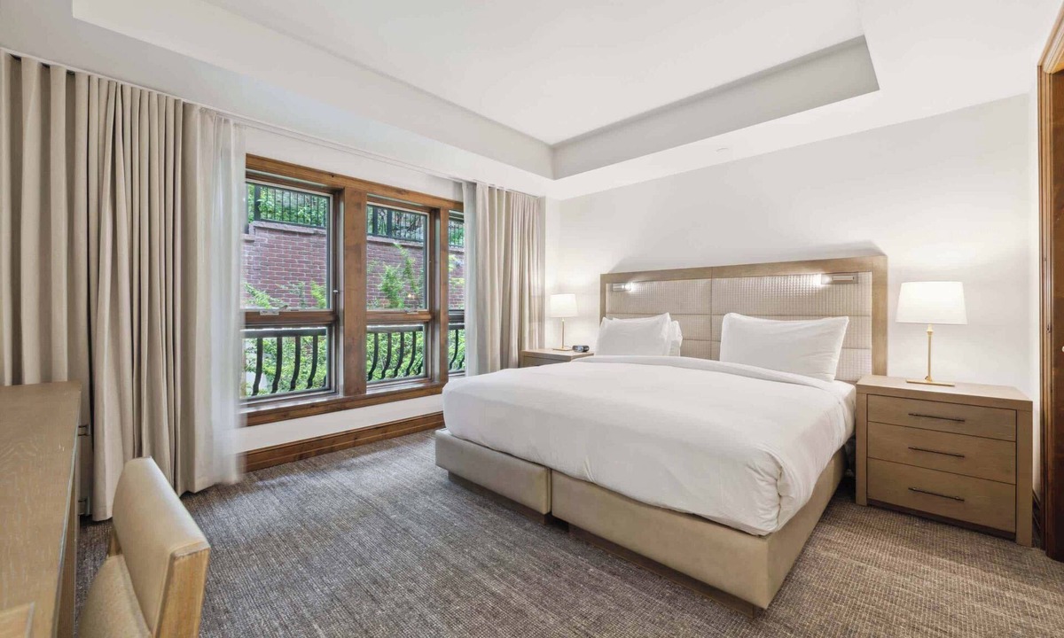 Downtown Condo | The Aspen Mountain Residences 42C Studio