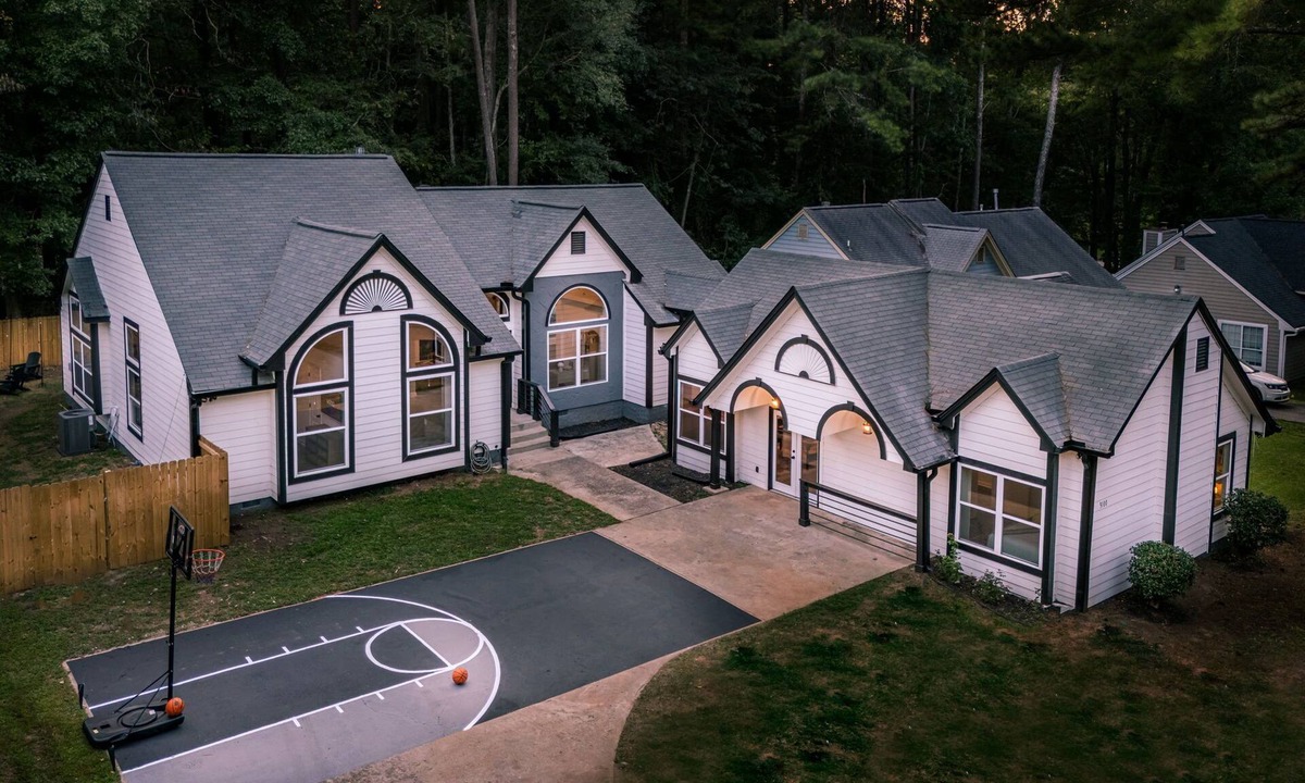 Southwestern House | The ATL Abode: Pool, MiniGolf, Fire Pit, Game Room