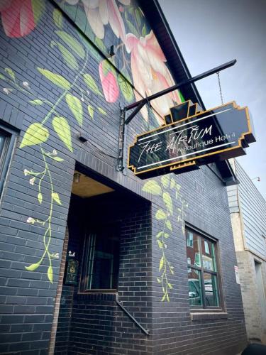Perryville Hotel | The Atrium A Boutique Hotel Suite 16