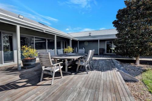 Longford House | The AUSF Homestead