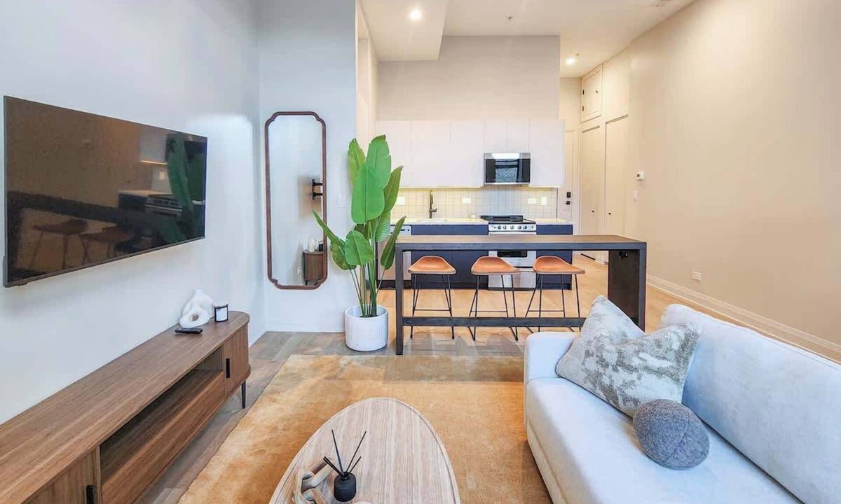 Wicker Park Apartment | The Avery – Boutique Bucktown/WP Studio by Transit