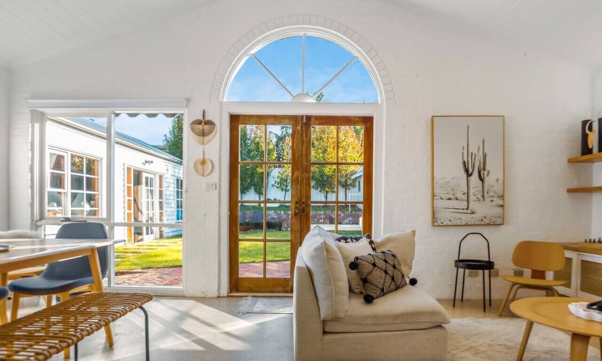 Belmont House | The Bail - Belmont/Pet Friendly