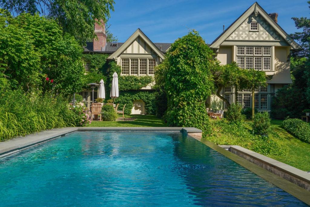 Village of East Hampton Bed & Breakfast | The Baker House 1650