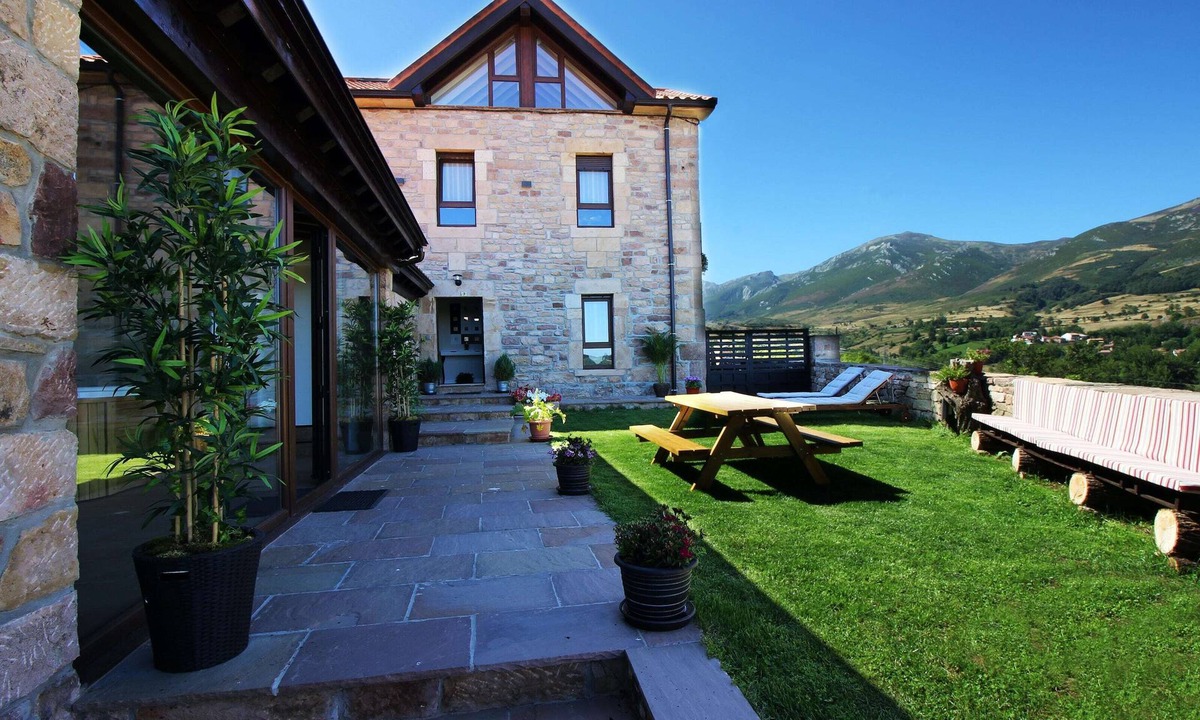 Hermandad de Campoo de Suso House | The Balcony of La Lomba