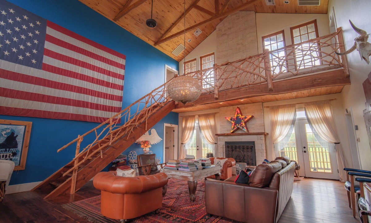 Round Top Bed & Breakfast | The Bandita Room - Wander Inn