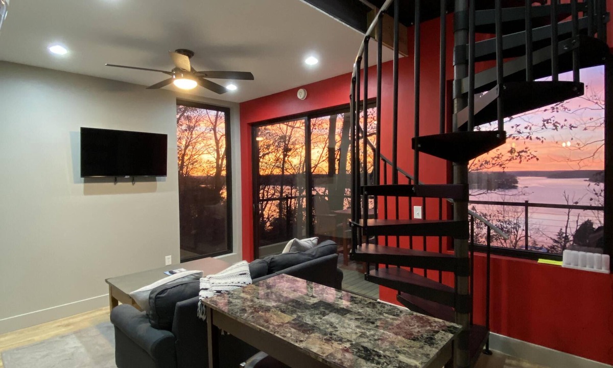 Rocky Mount Cottage | The Bane - Treehouse for two - tiny house with big views