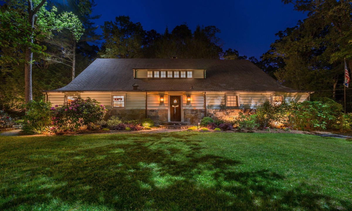 Lakemont House | The Barn at Lake Rabun a Classic Lakemont Retreat for Family & Friends to gather