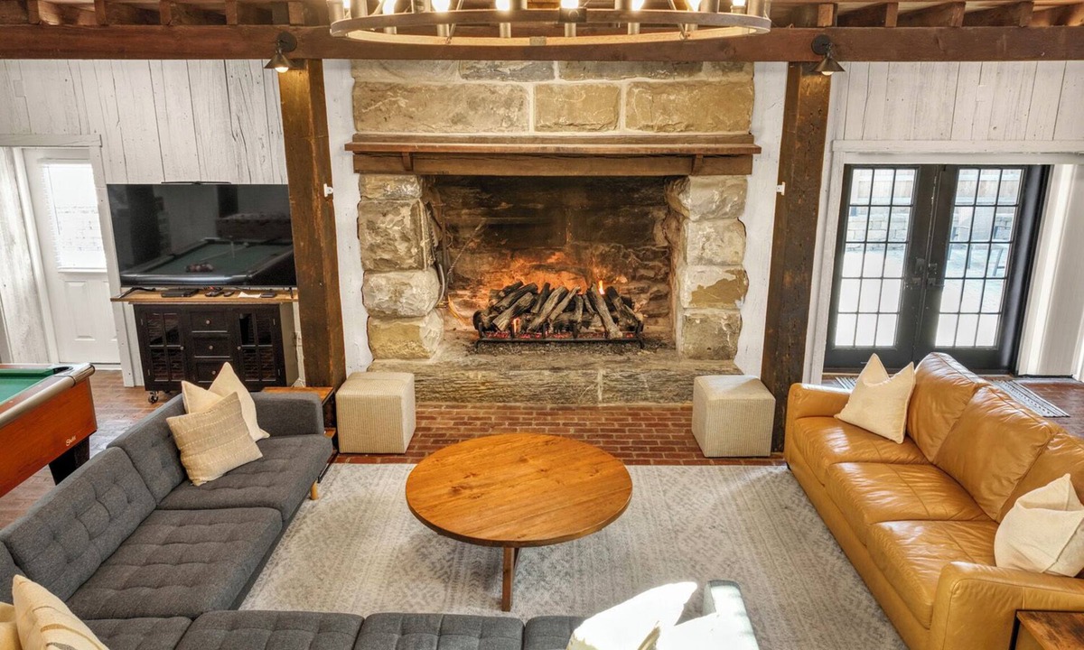 Witmer House | The Barn at Legacy Manor