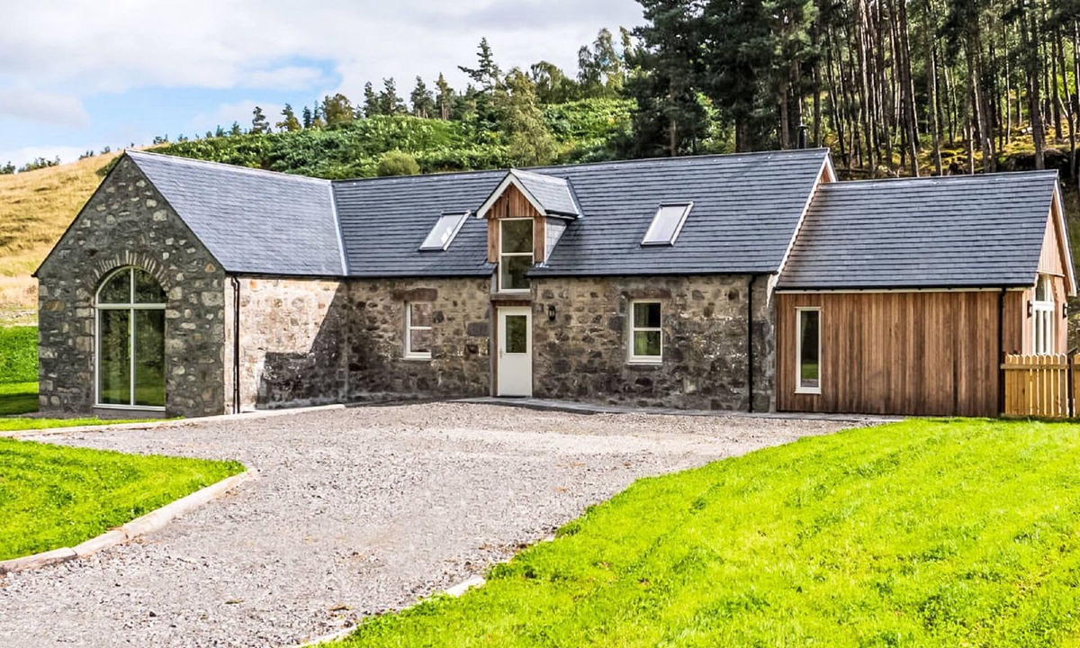 Glen Urquhart House | The Barn by Interhome