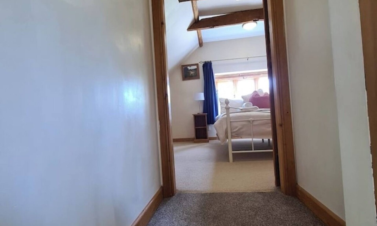 Offham House | The Barn - Countryside Haven