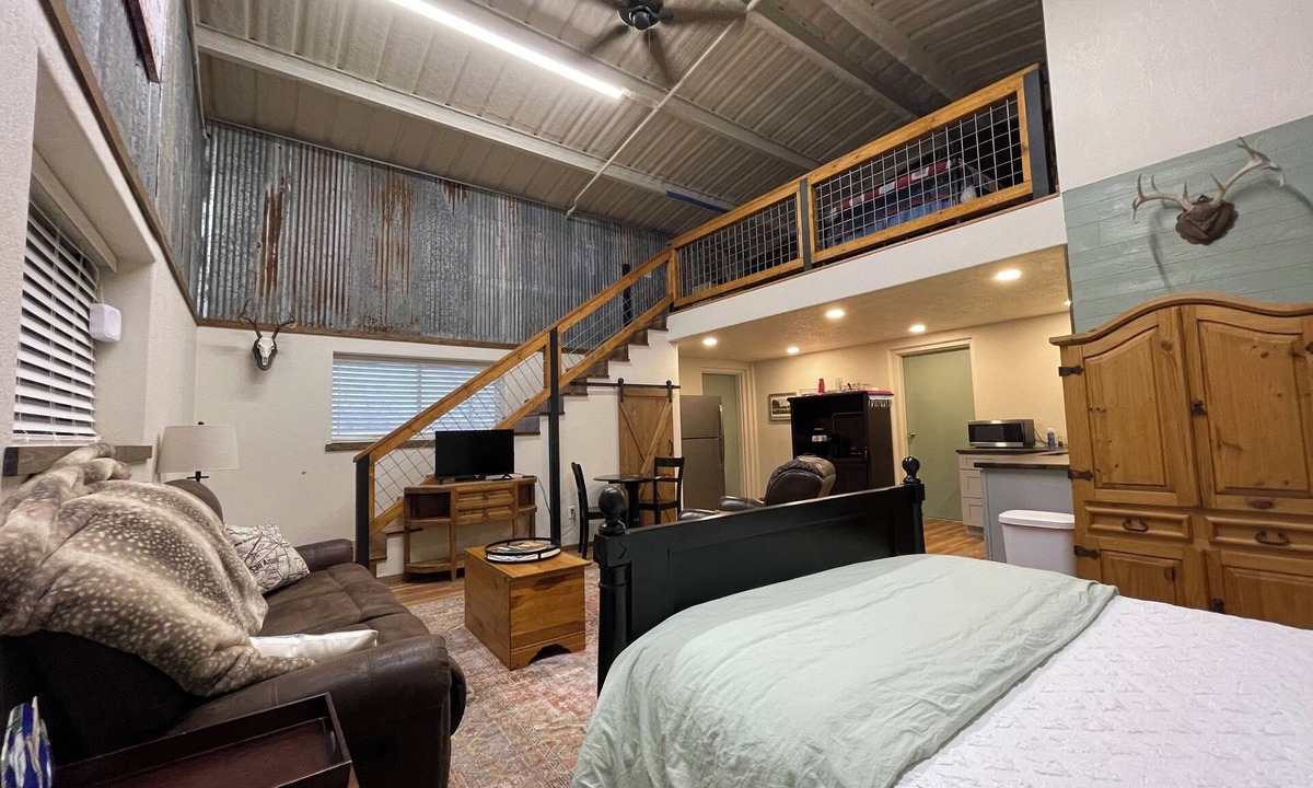 Seguin House | The Barn in Seguin - Sleeps 4!