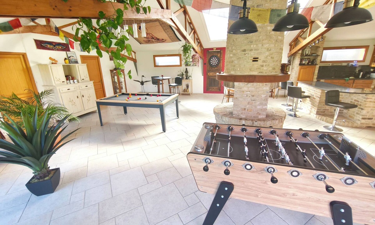 Andres House | "The Barn" large space + billiards, Stella table soccer, darts (KARMA)