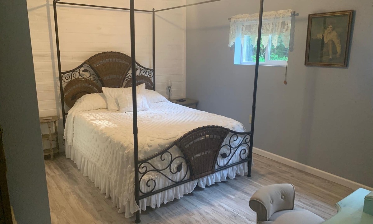 Tallahassee Apartment | The Barn - Studio Apartment