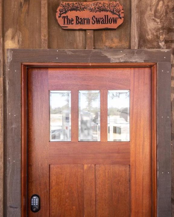 Elm Mott Ski Chalet | The Barn Swallow Cabin 15MIN to Magnolia Baylor