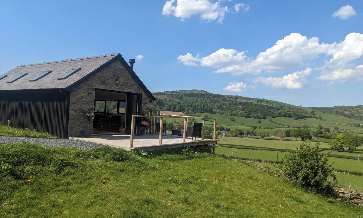 Llandrillo House | The Barn @ Tyn y Ffridd , great views,n WiFi, log burner