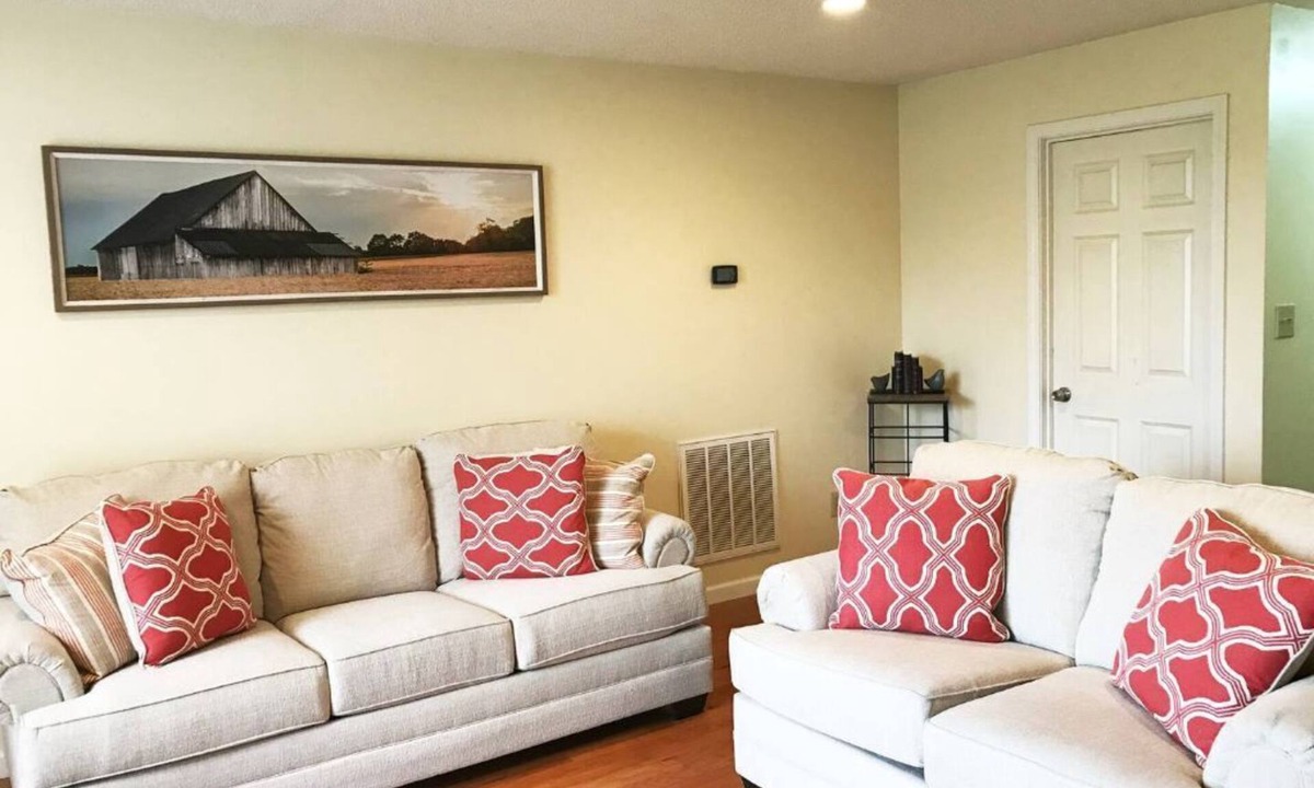 Hollywood House | The Barn - With Covered Boat Parking