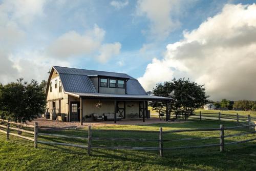 Grapetown House | The Barnhouse for 4 TimberRose Ranch FBG TX