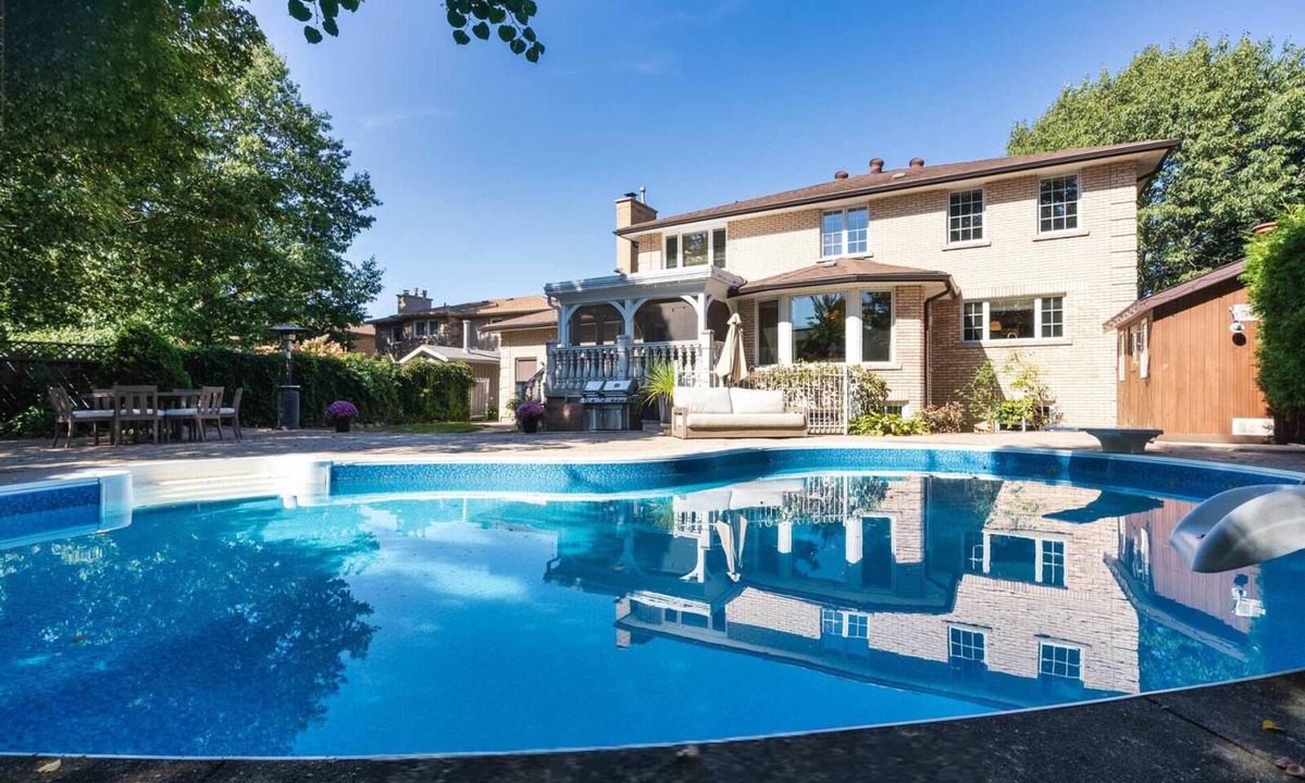 Barrie House | The Barrie Villa Retreat - 5 min from Lake Simcoe - 20 min from Ski Hills