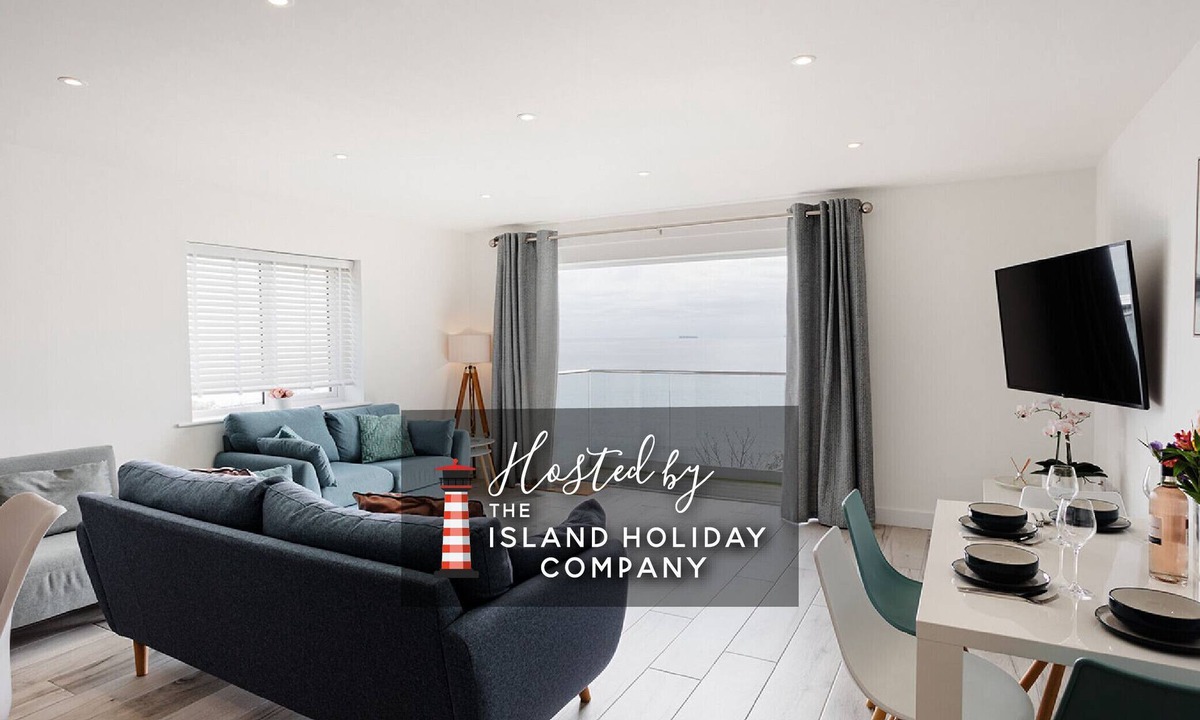 Sandown Apartment | The Bay