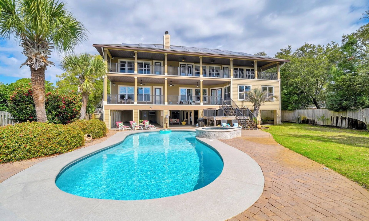 Fort Walton Beach House | The Bay House 🌊 Bayfront Escape w/Pool, Dock, Game Room & Firepit | Sleeps 16