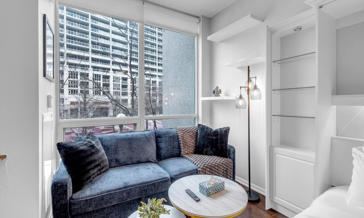 Fort York Hotel | The Bayview - Downtown Toronto