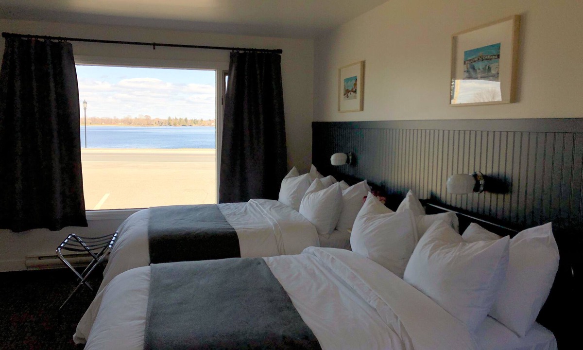 Fort Frances Hotel | The Bayview Motel - Fort Frances, ON - Lakeside Motel