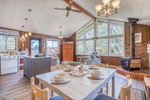 Manzanita House | The Beach Cabin MCA 736 - Meredith Lodging