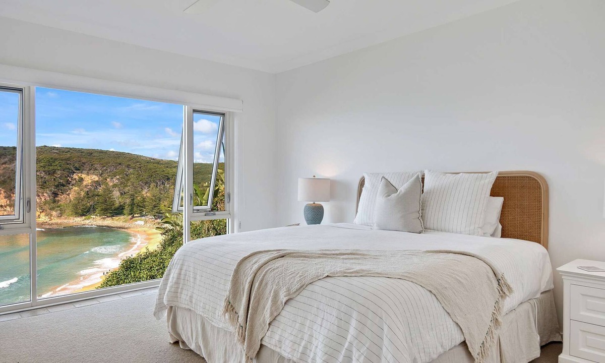 Macmasters Beach House | "The Beach Hive" - Absolute Beachfront