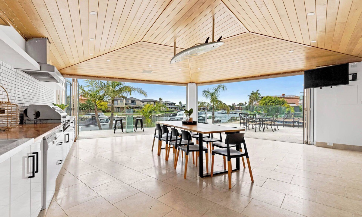 Patterson Lakes House | The Beach House: Waterfront with Boat Mooring