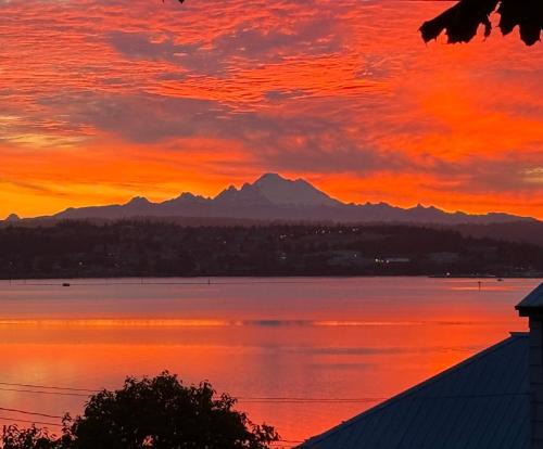 Oak Harbor House | The Beach House