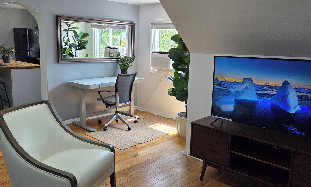 Whiting Apartment | The Beach Loft - 5 min from Whihala Beach, n 30 min. from Chicago Navy Pier