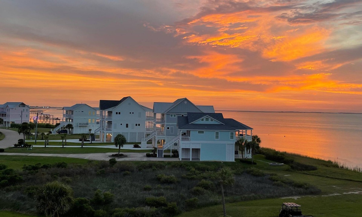 Red Fish Cove Condo | The Beach Pad: Bayside Serenity with Unforgettable Views. Pet-Friendly!