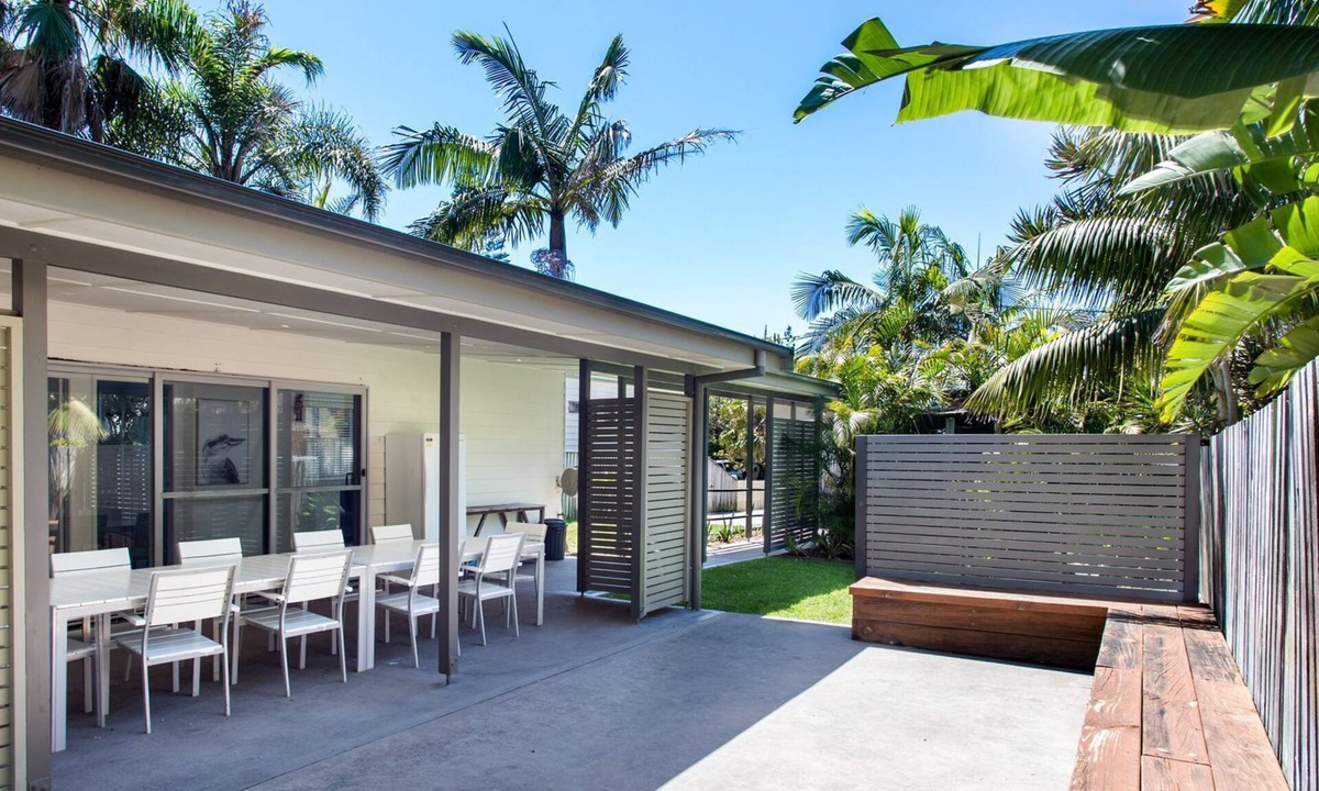 Blueys Beach House | The Beach Shack - Pacific Palms Holidays