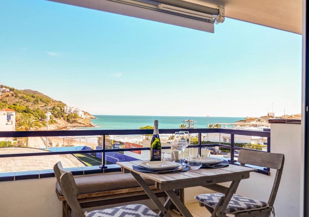 Sitges Apartment | The Beach Studio Aiguadolç by Hello Homes Sitges