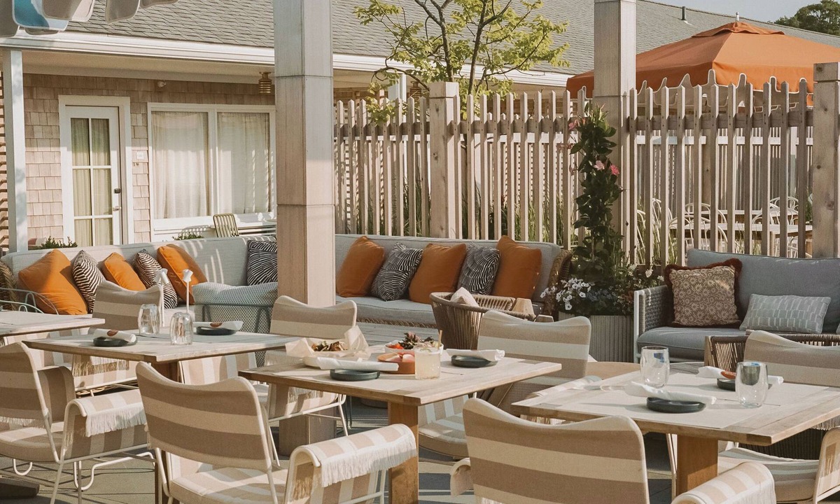 Brant Point Hotel | The Beachside