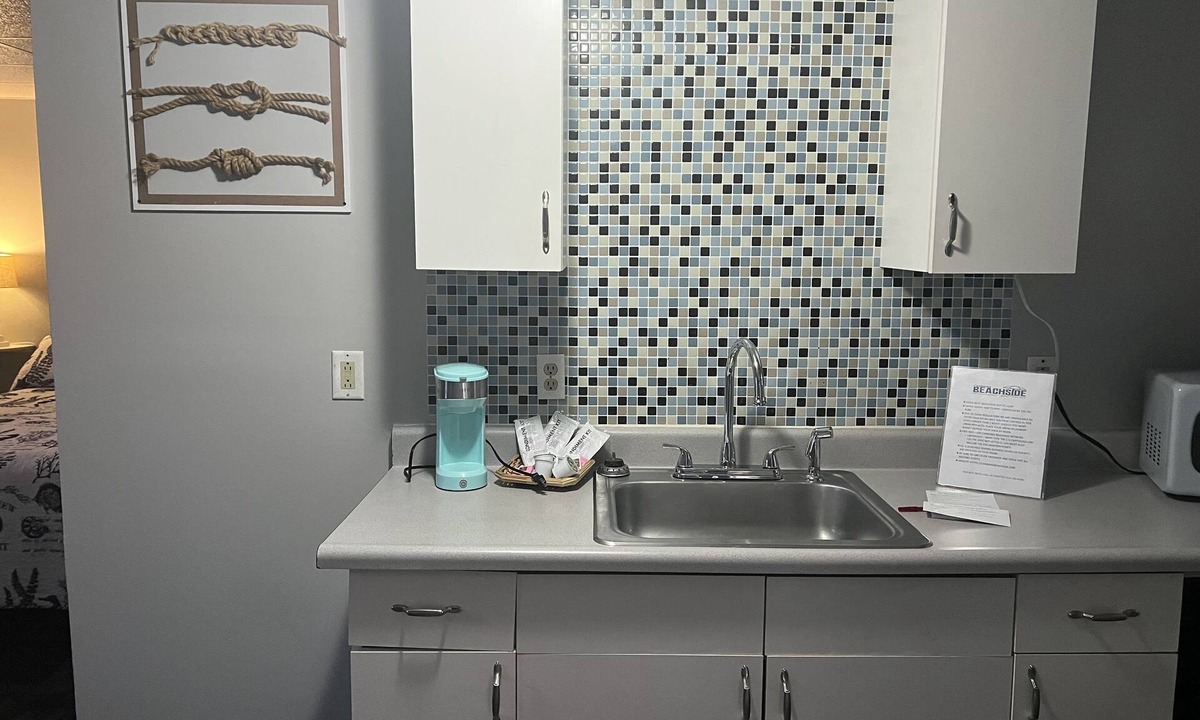 Sylvan Beach Hotel | The Beachside