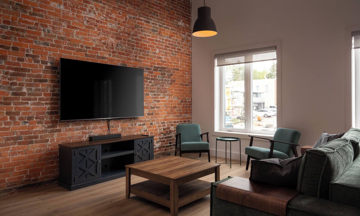 Beamsville Condo | The Beamsville Loft – Wine, Charm & History