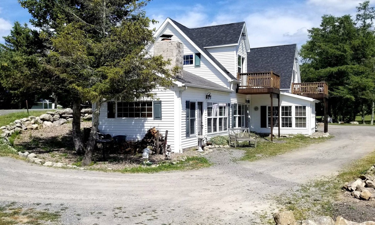 Batavia House | The Bear Hug Room: Perfect for Couples!