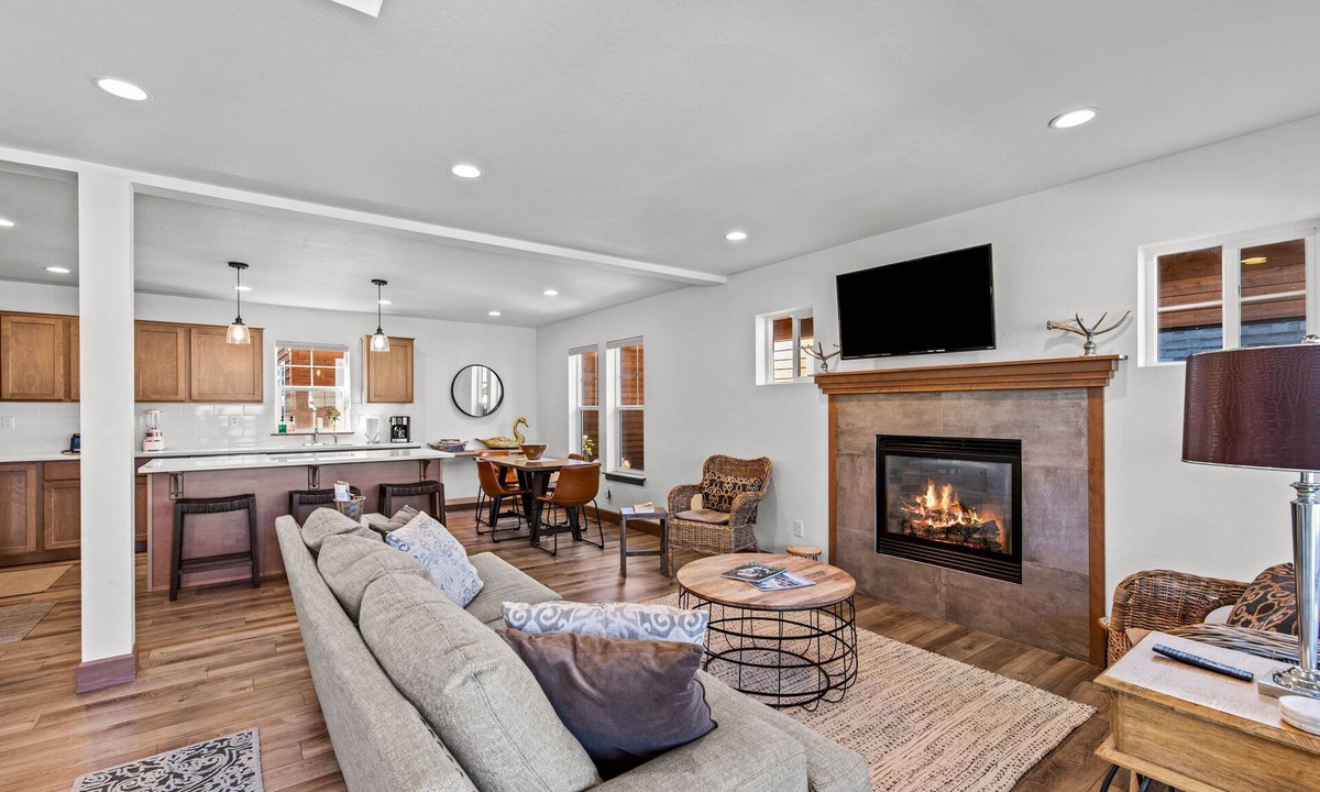 Dover Bay House | The Bear's Den - Dover ID