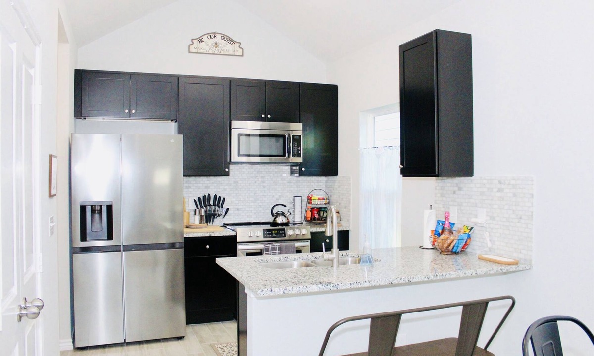 Montgomery House | The Beaver Den welcomes 30 day stays remote workers King bed Lake Conroe
