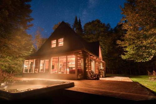 Lac Superieur Village Ski Chalet | The Beaver Lodge by Escapades Tremblant