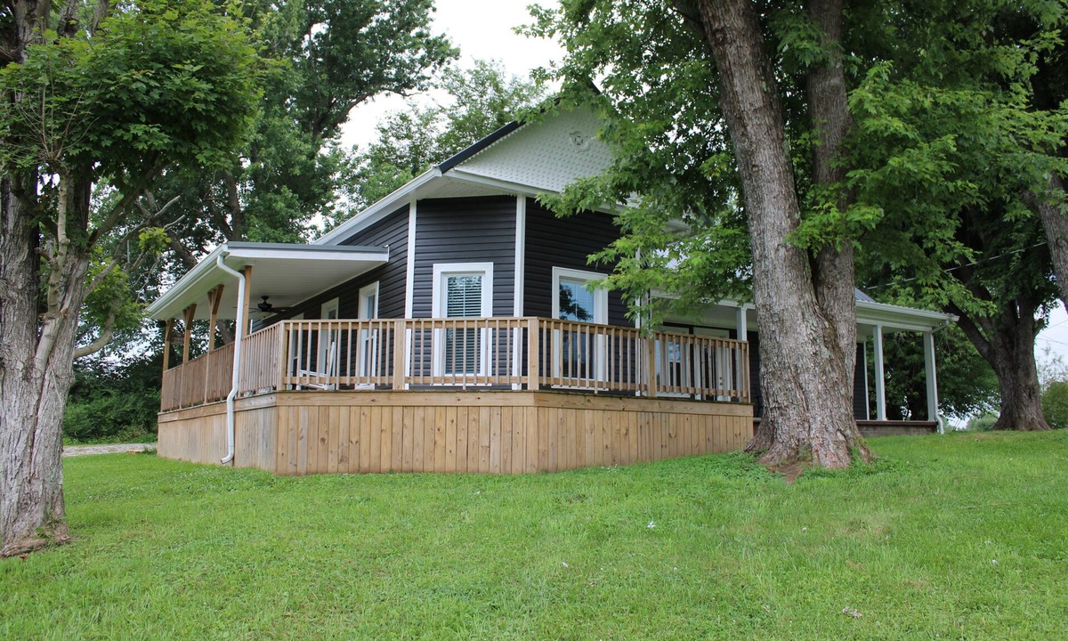 Bee Spring House | The Beehive in Bee Springs