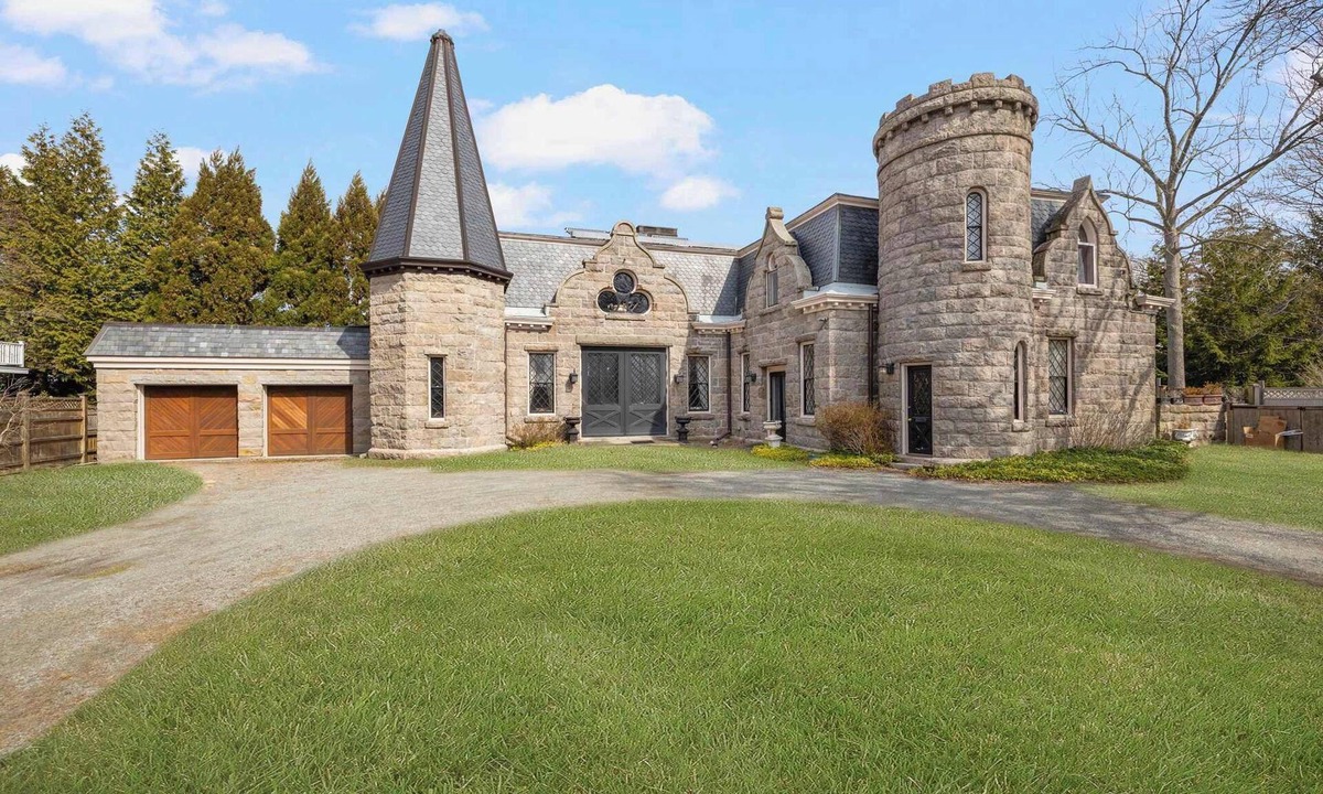 Top of the Hill House | The Belair Carriage House Newport