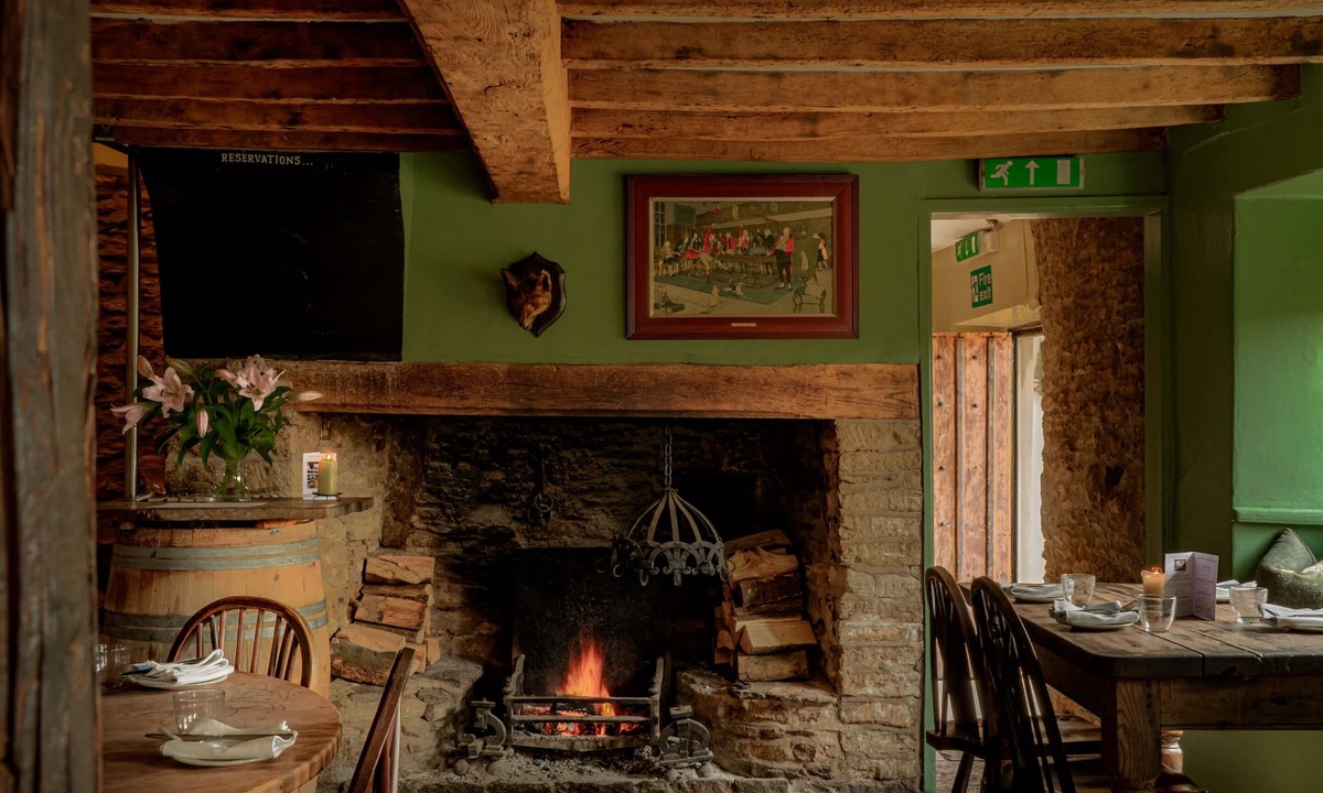 Lechlade Hotel | The Bell Inn