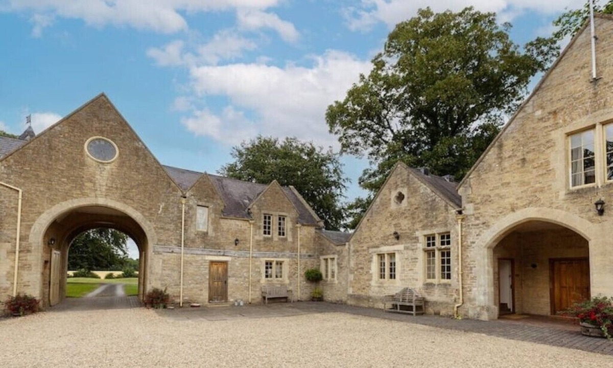 Lullington Cottage | The Bell Tower, Orchardleigh Estate